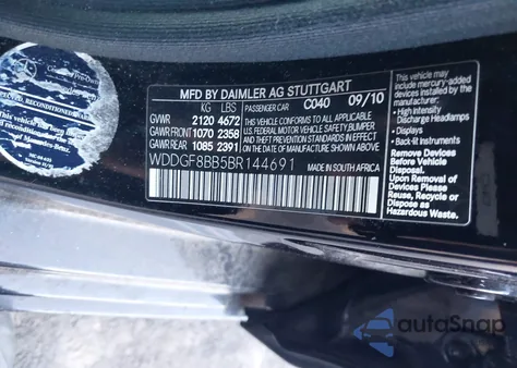 2011 Mercedes-Benz C 300 Sport 4Matic z USA, uszkodzony, nr VIN WDDGF8BB5BR144691